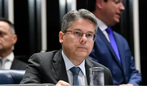 Lira rasgou Constituição, diz Alessandro Vieira sobre submissão do Senado à Câmara