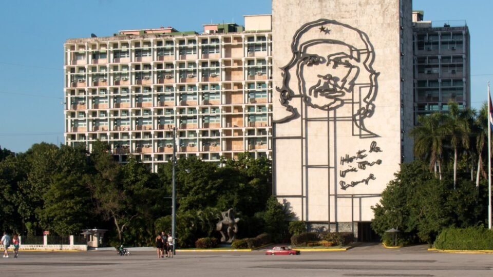 Cuba: uma viagem pela história e legado de um país em transformação