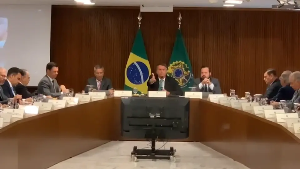 Bolsonaro em reunião golpista: ‘Se reagir depois, vai ter um caos no Brasil’