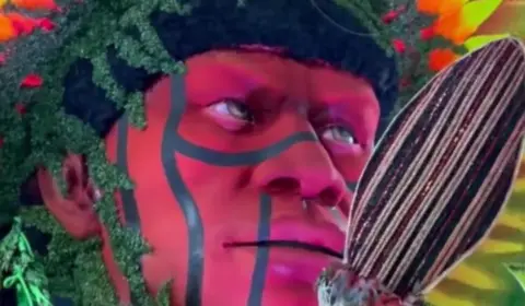 Desfile do Salgueiro exaltou resistência dos Yanomamis contra invasores