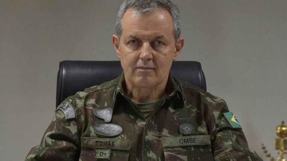 Comandante do Exército não vai comemorar os 60 anos do golpe militar