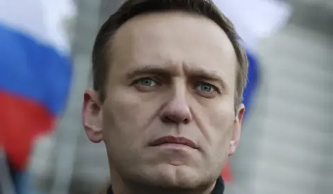 Um dos principais opositores de Putin, Alexei Navalny morre na prisão