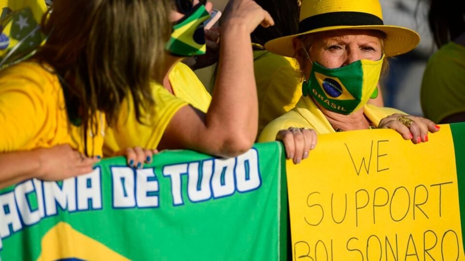 Políticos pagam campanhas nas redes e organizam caravanas para ato a favor de Bolsonaro em SP