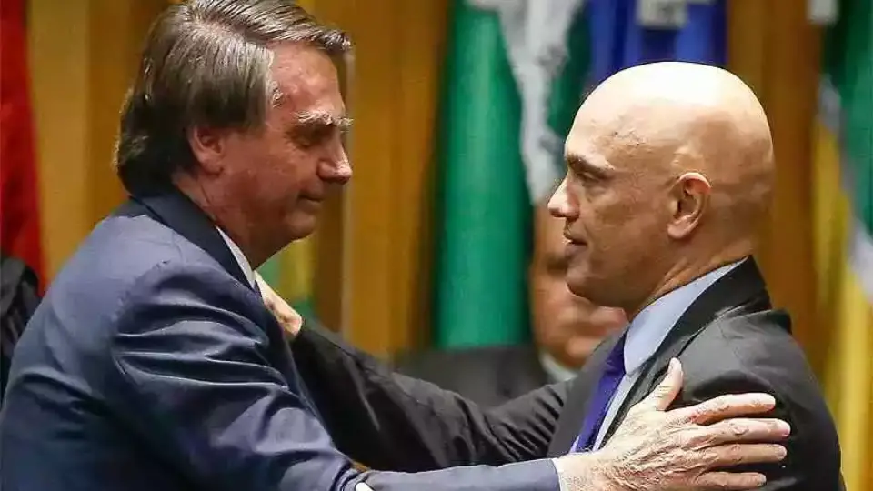 Bolsonaro pede que Alexandre de Moraes seja afastado de investigações sobre golpe