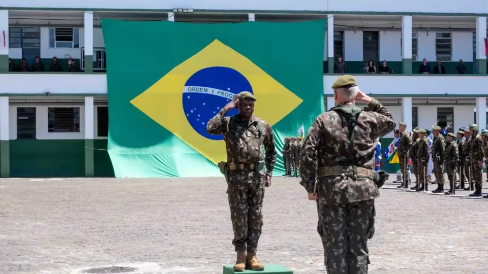 Terceiro negro no posto, general André Luiz Ribeiro assume comando de região militar