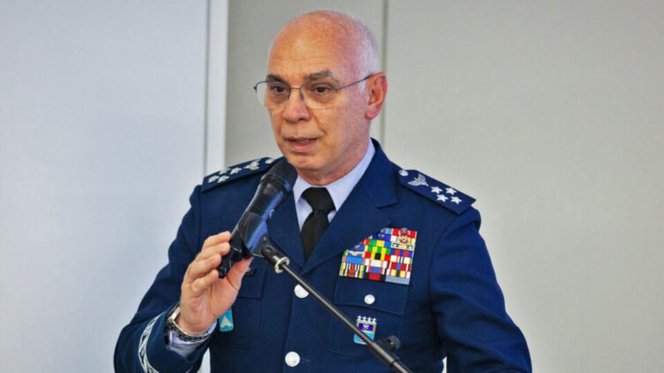 Comandante da FAB defende punição a militares se comprovada tentativa de golpe