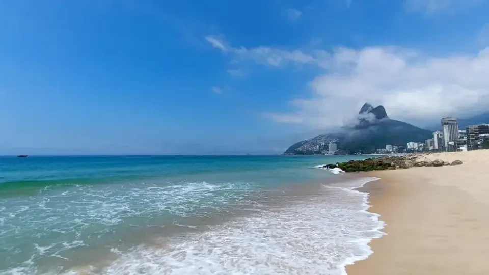 Praia de Ipanema, no Rio, é eleita a segunda melhor do mundo pelo Lonely Planet