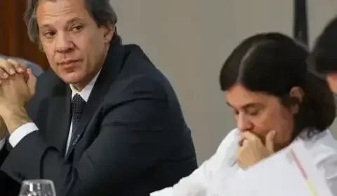 Ministra da Saúde faz desabafo, chora em reunião e é cobrada por Lula