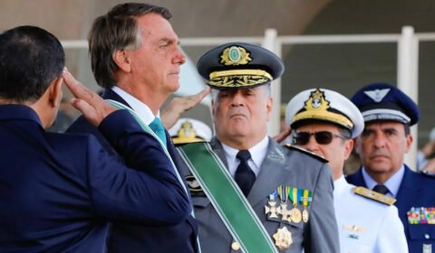 Bolsonaro minimiza depoimento de ex-comandante do Exército à PF