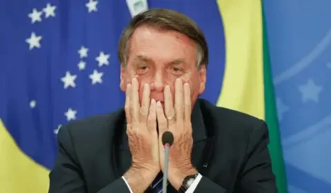 Bolsonaro nega intenção de fugir e diz que esteve na embaixada para ‘manter contatos’