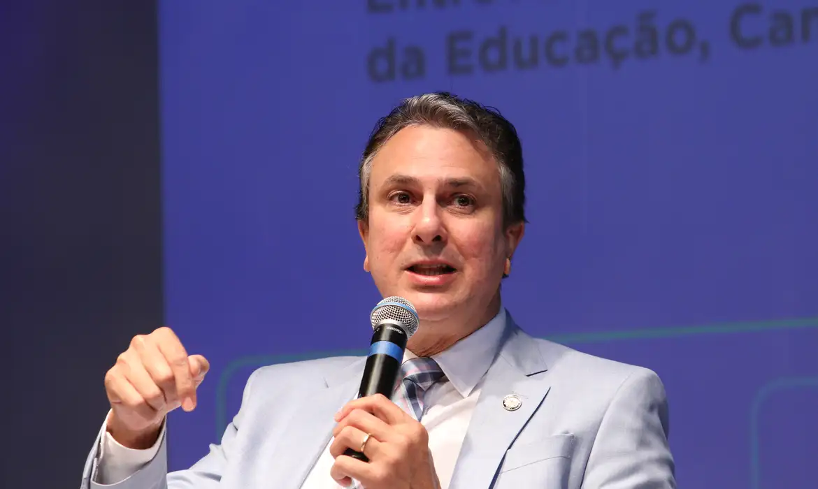 Ministro da Educação, Camilo Santana vai enfrentar greve de professorese técnicos