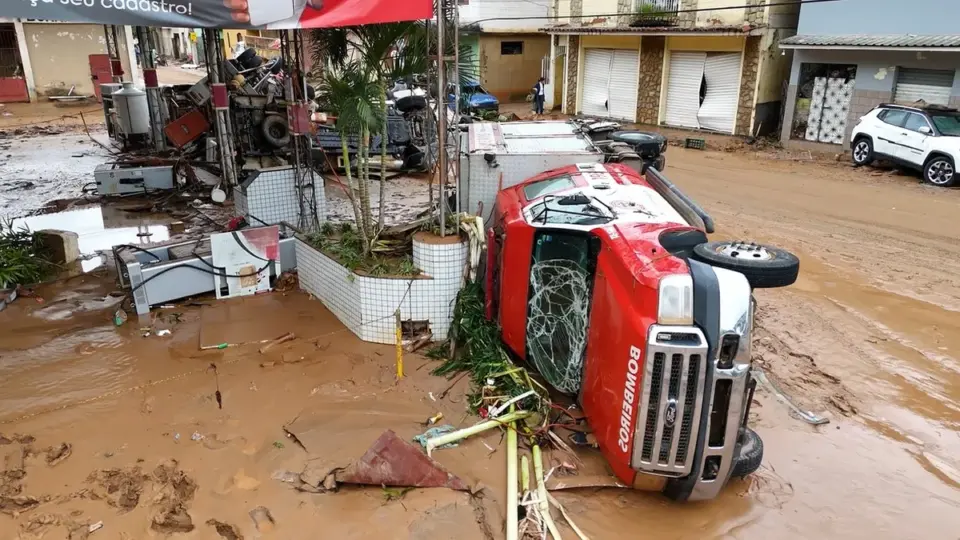 Chuvas matam 25 pessoas no Rio de Janeiro e Espírito Santo no fim de semana
