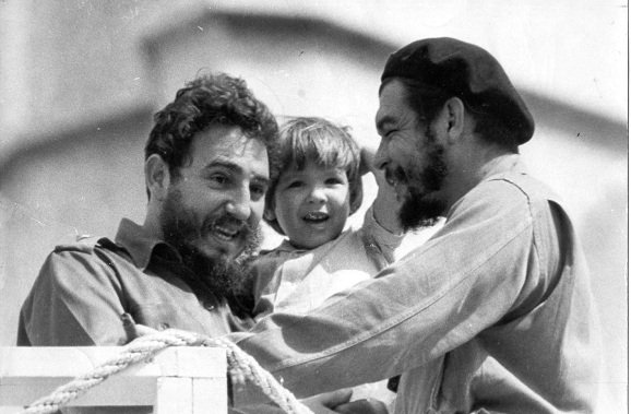 Aleida Guevara, Che Guevara e Fidel Castro. Reprodução: Comitê Carioca Solidariedade a Cuba