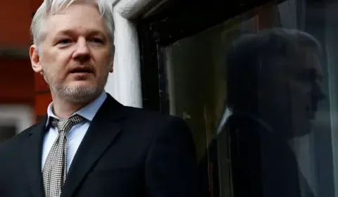 Assange tem recurso parcialmente aceito e decisão sobre extradição aos EUA é adiada