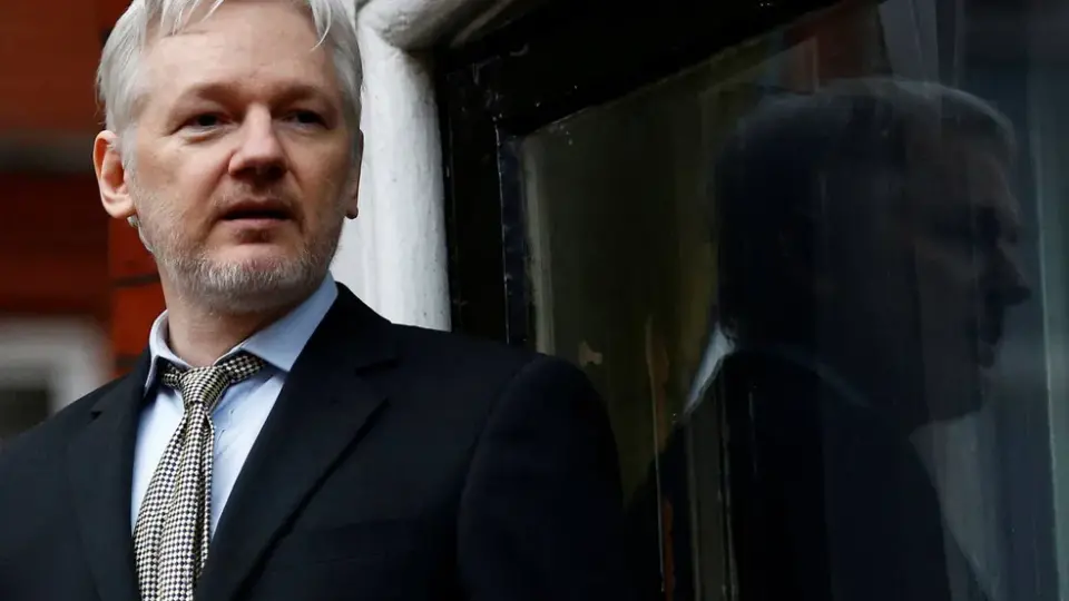 Assange tem recurso parcialmente aceito e decisão sobre extradição aos EUA é adiada