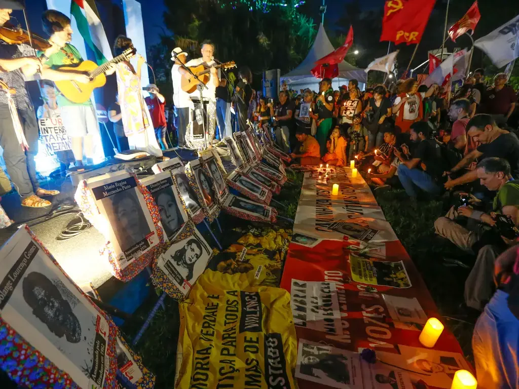 Caminhada em São Paulo terminou com música e homenagem às vítimas da ditadura (Paulo Pinto/Agência Brasil)