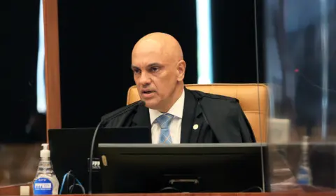 Folha passa recibo e fala em ‘lacre’ no celular de ex-assessor de Moraes