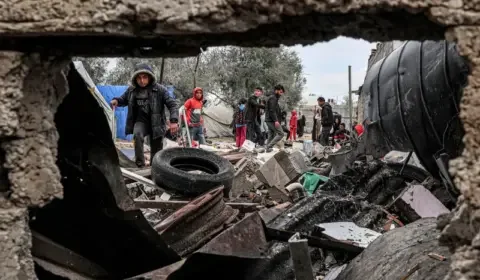 Israel começa a atacar Rafah enquanto pede por fim de pedidos por entrada de comida em Gaza