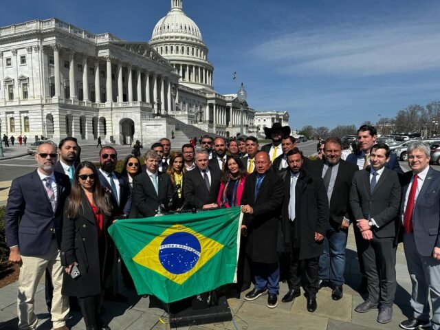 Bolsonaristas nos EUA articulam com republicanos punição ao Brasil