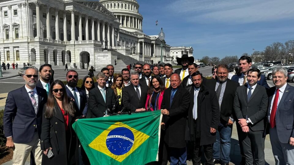 Bolsonaristas nos EUA articulam com republicanos punição ao Brasil