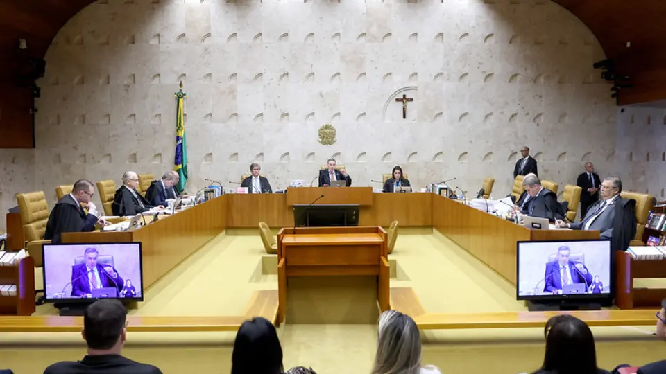 Maioria do STF invalida lei do Paraná que facilitaria porte de armas para CACs