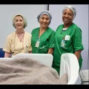Depois do ataque de pitbulls, Roseana Murray publicou foto da equipe do hospital em que está