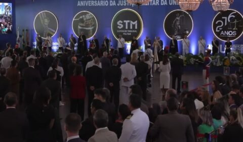 Ministros do STM homenageiam bolsonaristas que atacam o Judiciário
