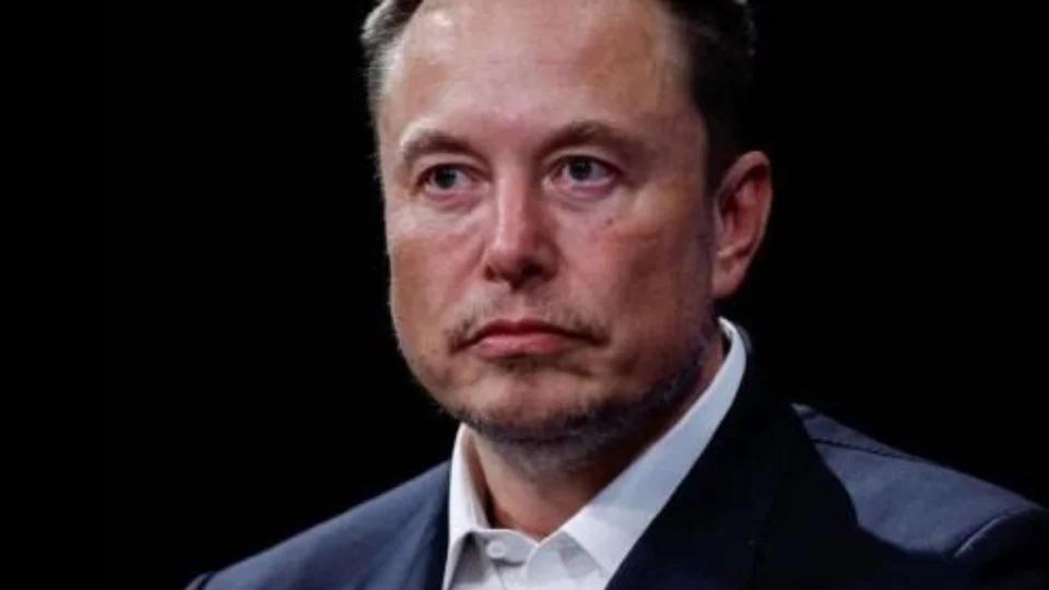 Radicalismo de Elon Musk causa debandada de usuários do X, diz Financial Times