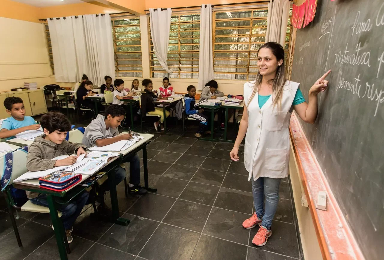 Professora leciona em uma escola da rede estadual de São Paulo (Foto: Secretaria de Educação/SP)