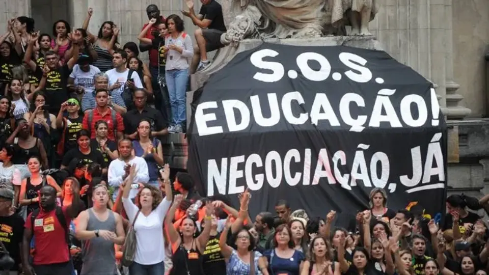 Universidades decidem continuar em greve após acordo do governo com sindicato