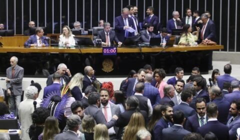 PL de Bolsonaro vota em peso para soltar acusado de mandar matar Marielle e é derrotado
