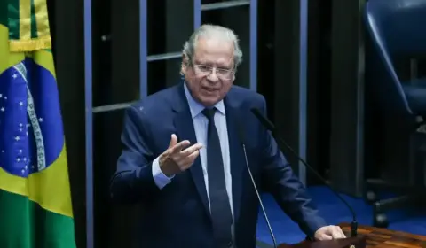 José Dirceu volta ao Congresso 19 anos após ter mandato cassado