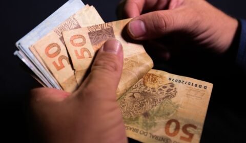 Governo federal prevê salário mínimo de R$ 1.502 em 2025; alta de 6,37%