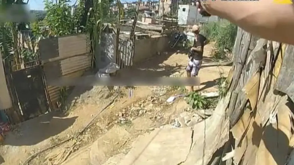 Câmera corporal registra PM de SP matando homem em favela da zona norte