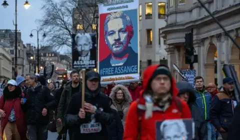 Assange pode recorrer contra extradição para os EUA, define justiça inglesa