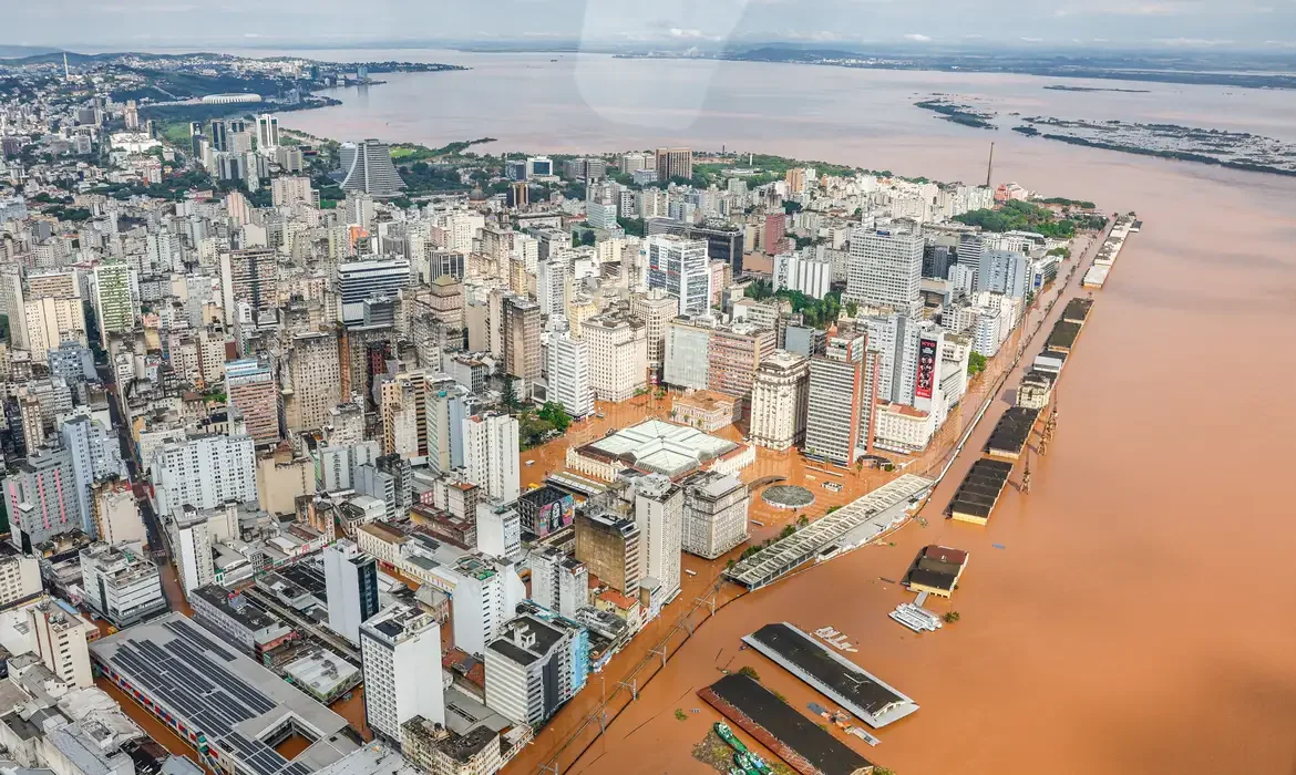 Porto Alegre inundada na maior tragédia da história do Rio Grande do Sul