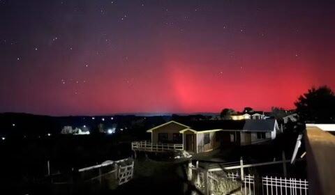 Tempestade solar provoca auroras austral e boreal nos hemisférios Sul e Norte