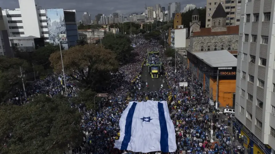 Com discurso de Nunes e carta de Lula, Marcha para Jesus vai às ruas de SP com bandeira de Israel