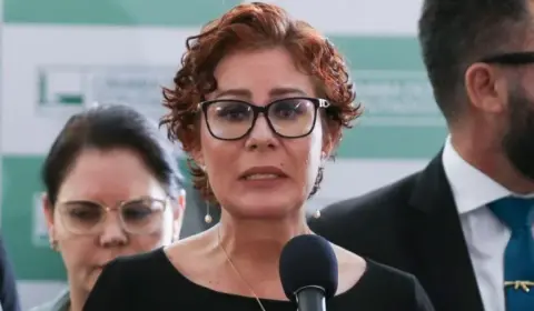 Moraes determina que PF investigue Carla Zambelli por ligação com tentativa de golpe