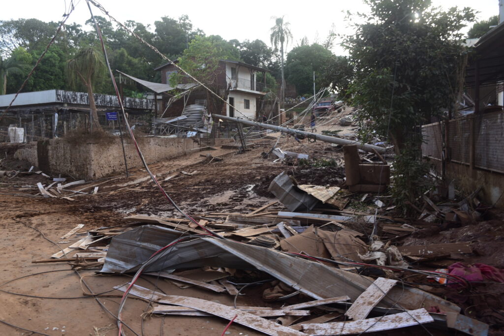 Destruição causada pelos temporais e enchentes em Cruzeiro do Sul (Diogo Zanatta/ICL Notícias)