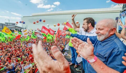 Lula confirma em ato que quem ganha até R$ 5 mil não pagará Imposto de Renda
