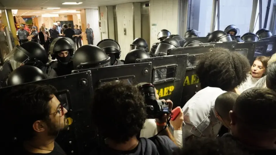Estudantes detidos em protesto contra escolas cívico-militares vão responder por 5 crimes