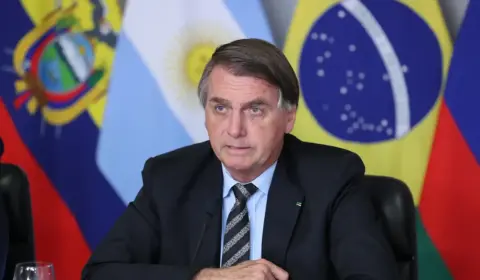 Bolsonaro ironiza erro da PF sobre valor, mas não explica mensagem sobre joias