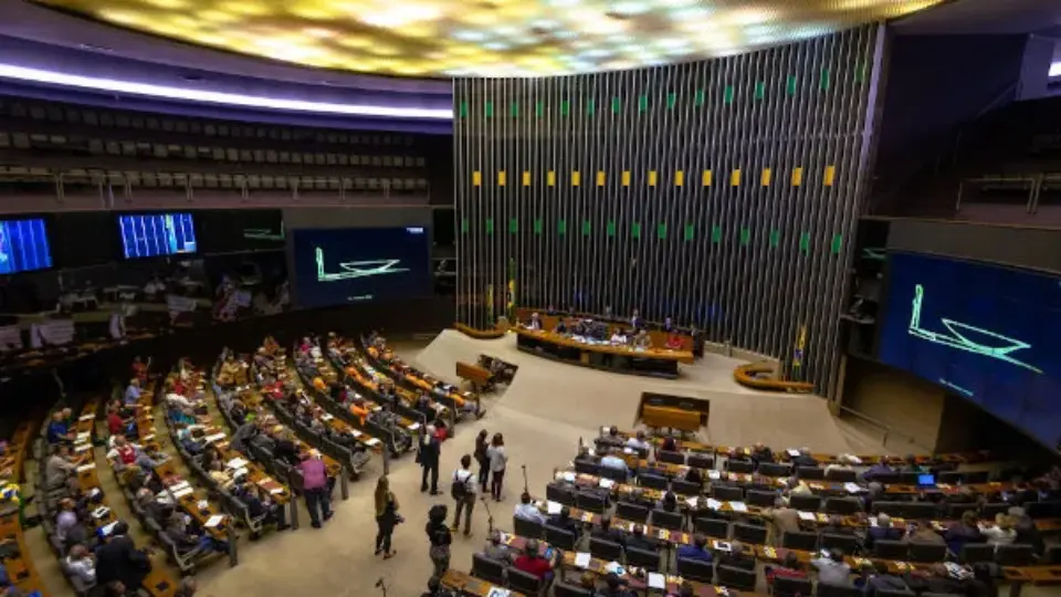 Câmara rejeita alterações em PL que criminaliza ocupações; parlamentares criticam