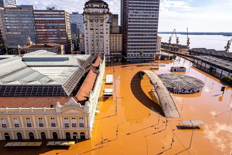 Inundações mudaram o cenário em todo o Rio Grande do Sul, tornando irreconhecível o Centro de Porto Alegre