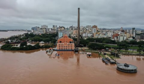 Porto Alegre interrompe estações de tratamento e projeta racionamento de água
