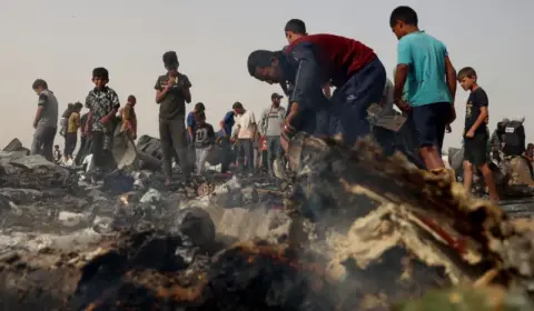 Ataque israelense a Rafah carboniza crianças, mata 45 palestinos e gera indignação internacional