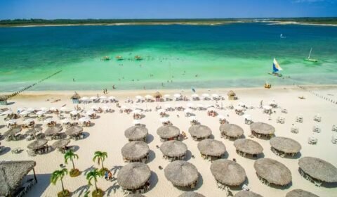 Praia paradisíaca no Ceará, Jericoacoara tem concurso com salários de R$ 5 mil