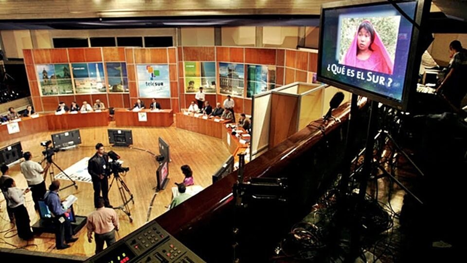 Milei cancela sinal da Telesur na Argentina: ‘Grave atentado ao direito à informação’