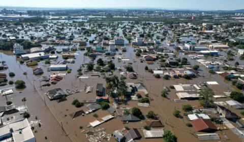 Em troca de auxílio, Prefeitura de Canoas exige que vítimas da enchente trabalhem na limpeza do município